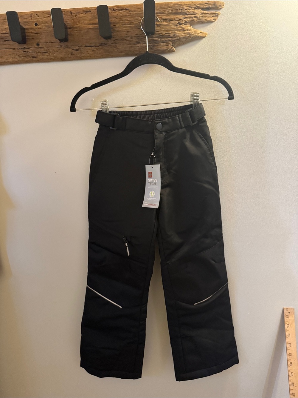 NWT Swiss Tech Black kid’s 6-7 Insulated Snow Pants with Reflective Trim